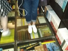 -钟书阁(松江泰晤士小镇店)