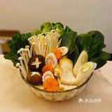 煮开一会儿 就开始放入喜欢的菜