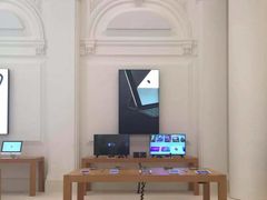 -Apple Store(Brisbane)