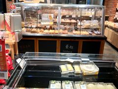 面包甜点陈列柜-皇冠幸福里动物奶油生日蛋糕(丹水池店)