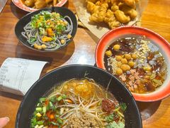 -爆炸头阿姨小四川正宗川味小吃(无任何分店)