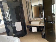 -三亚湾海居铂尔曼度假酒店