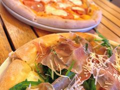 火腿芝麻菜披萨-城市大道红炉披萨烘焙坊