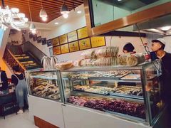 面包甜点陈列柜-清真·舒迩布炕锅王·高原美食文化(青海总店)