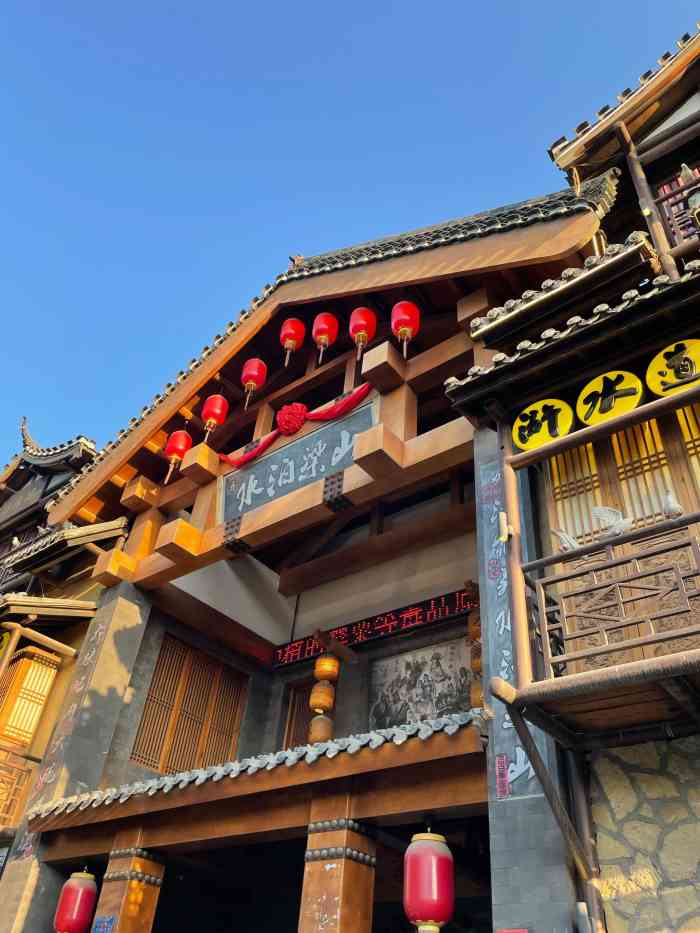 水泊梁山(济邹店"算是附近最大的宴请酒店了 对待散客也算.