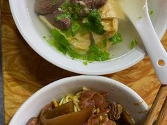 -松树干拌面店