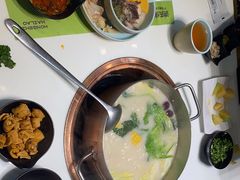 -洪氏嗨捞·猪肚鸡火锅(阳光天地店)