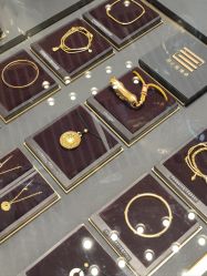 -周大福 CHOW TAI FOOK(新世界百货崇文店)