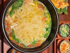 -银米·云南传统过桥米线(双廊黑金冠店)