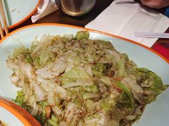 炝炒圆白菜-向外鱼乐·土菜·虹鳟鱼