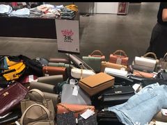 -URBAN REVIVO(高德置地广场·春广场店)