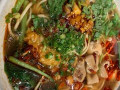 白家肥肠粉-爆炸头阿姨小四川正宗川味小吃(无任何分店)