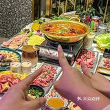 - 喜欢吃蔬菜的也不要伤心，这里¥9.9自助让你随便吃…