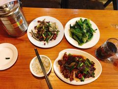 -临江餐馆二楼美食部落