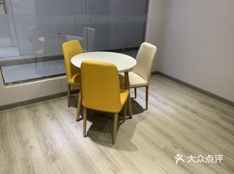 看了几家家居装饰店铺，还是觉得这家高阁装饰店铺给人感