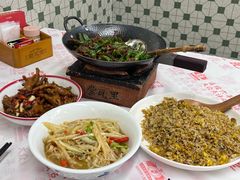 酸萝卜炒牛百叶-堂瓦里·33年传统赣菜(第一街区店)