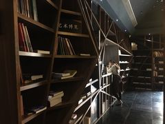 -钟书阁(松江泰晤士小镇店)