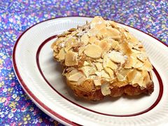 杏仁可颂-LANLIZI BAKERY(COSMO店)