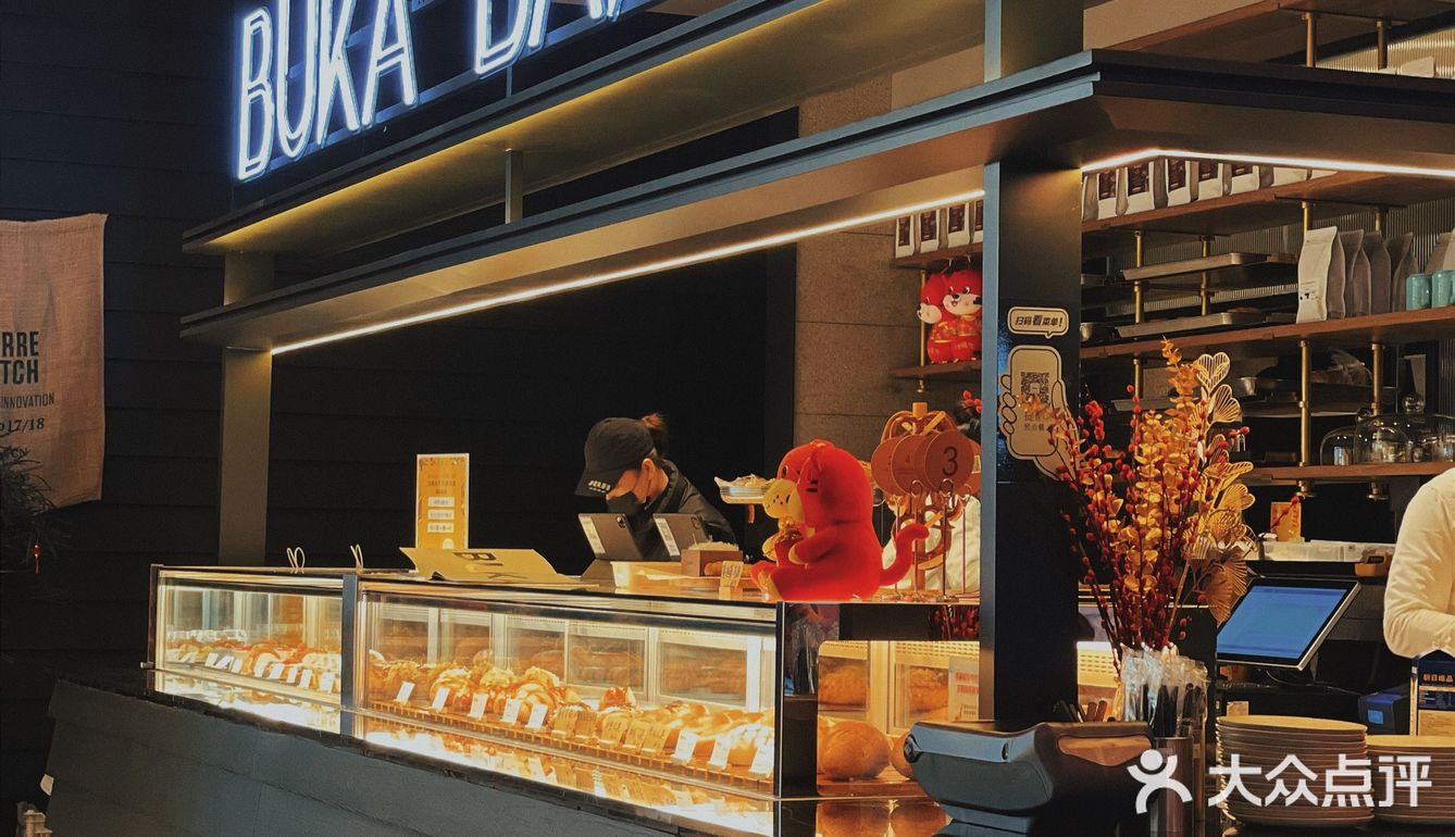 大连新店🍩柏威年新添氛围感餐厅，杏仁🥐绝了！