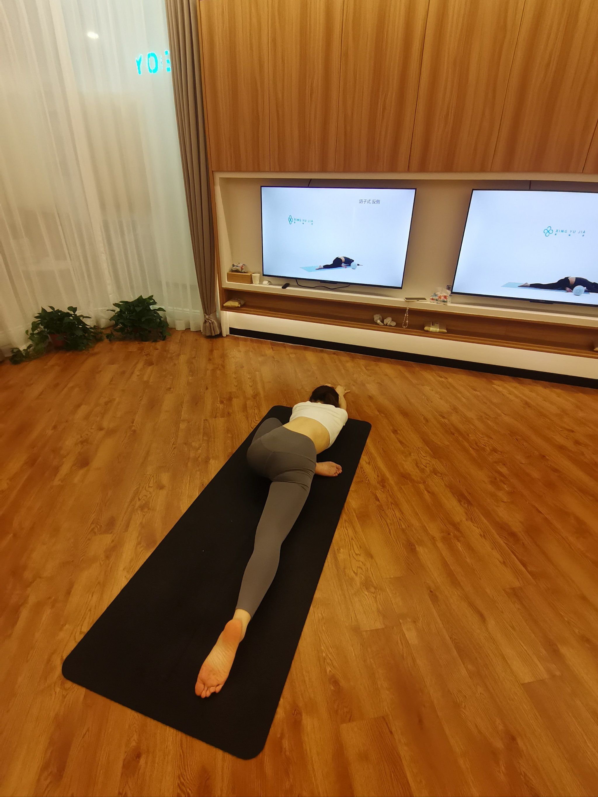 安静的瑜伽房,安静的我