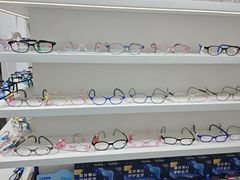 -美式眼镜·授权蔡司.依视路.尼康.豪雅.明月(南翔印象城店)