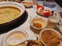 -三人行骨头王火锅(长寿店)