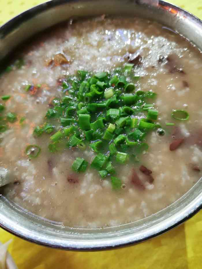 利粤水东鸭粥大排档-"这边的夜宵店晚上还是挺热闹的.