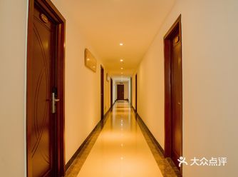 这间榻榻米房超喜欢，抬头入眼帘的便是罗浮山美景！