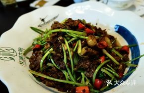 Stir-fried Beef with Yellow Bean Sprouts