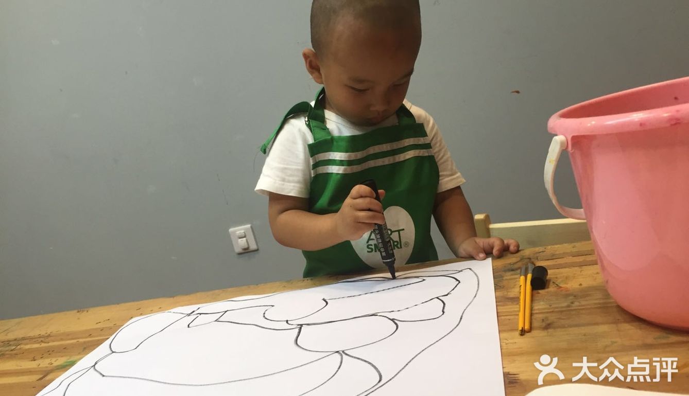 孩子不允许修改，她们不会去修改孩子的画