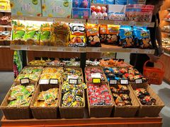 零售区-来伊份(前进西路万象汇店)