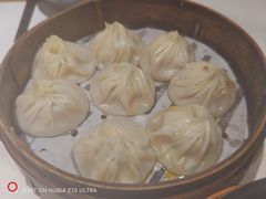 蟹粉鲜肉馅-馋三尺蟹粉小笼(人民广场店)