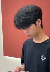 -一家只做男发烫染的店
