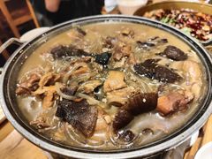 小鸡炖蘑菇-小俩口烧烤东北菜(双井店)