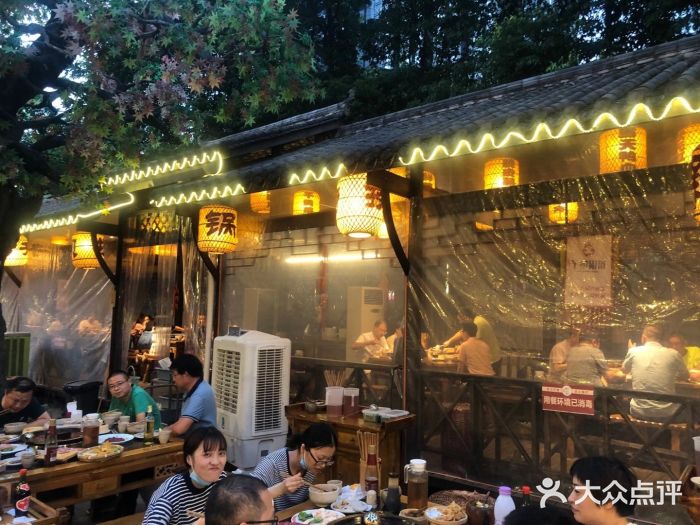 捞锅坝子老火锅(汽博中心店)门面图片