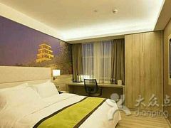 -西安大雁塔科技大学地铁站亚朵酒店