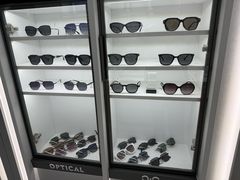 -光明眼镜·蔡司授权(徐泾店)