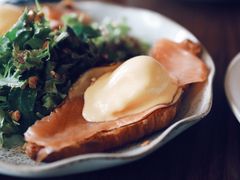 熏三文鱼班尼迪克蛋-ROAST coffee & eatery