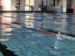 -梦翔龙湖滟澜山游泳俱乐部