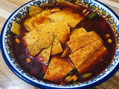 红油米线加豆皮-老字号杨坡红油米线腊汁肉夹馍(东四道巷店)
