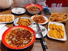-爆炸头阿姨小四川正宗川味小吃(无任何分店)