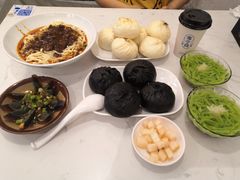 醇香豆浆-李与白包子铺(桐梓林店)