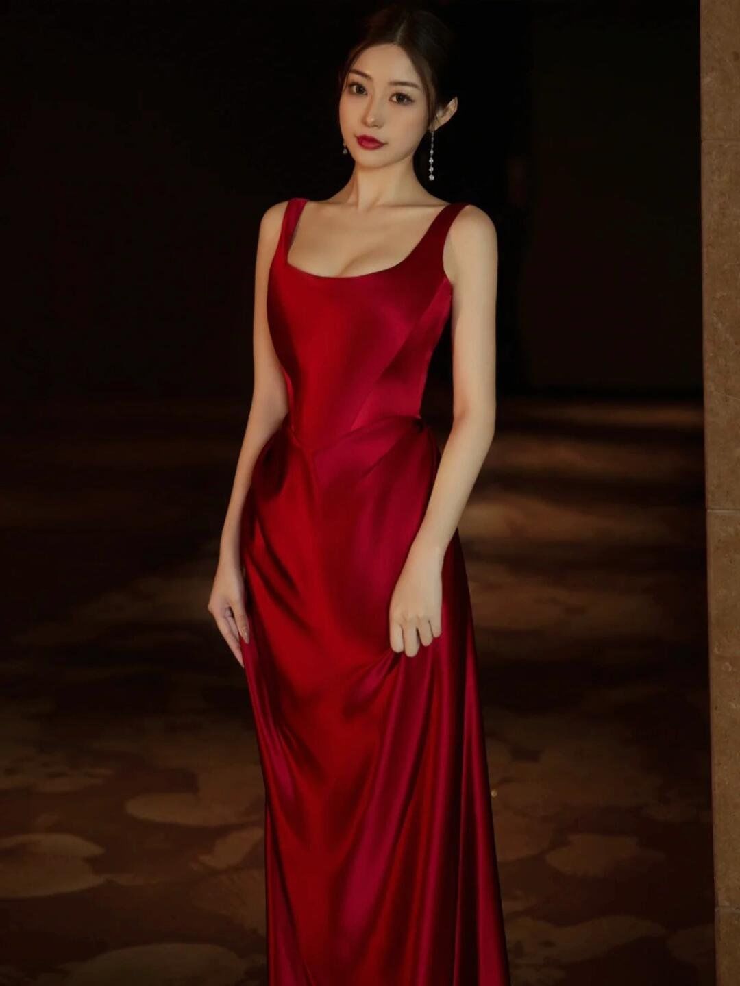 新娘的红色精美礼服