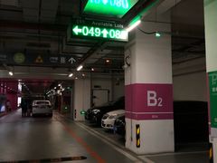 -虹桥天地-停车场