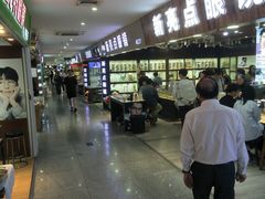 -三叶眼镜城批发市场(上海火车站店)