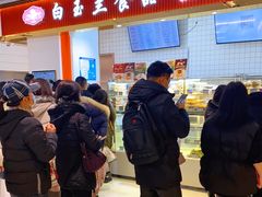 等位区-白玉兰食品甜凤店(合生汇店)