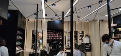 -HAIR CORNER
