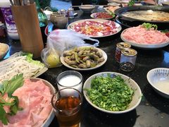 -茅草房·河畔园林火锅