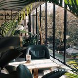 庭院内| 覆乘冬日夕曛之光