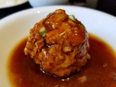 鸭蛋黄狮子头-梅飞酒家(桑园路店)